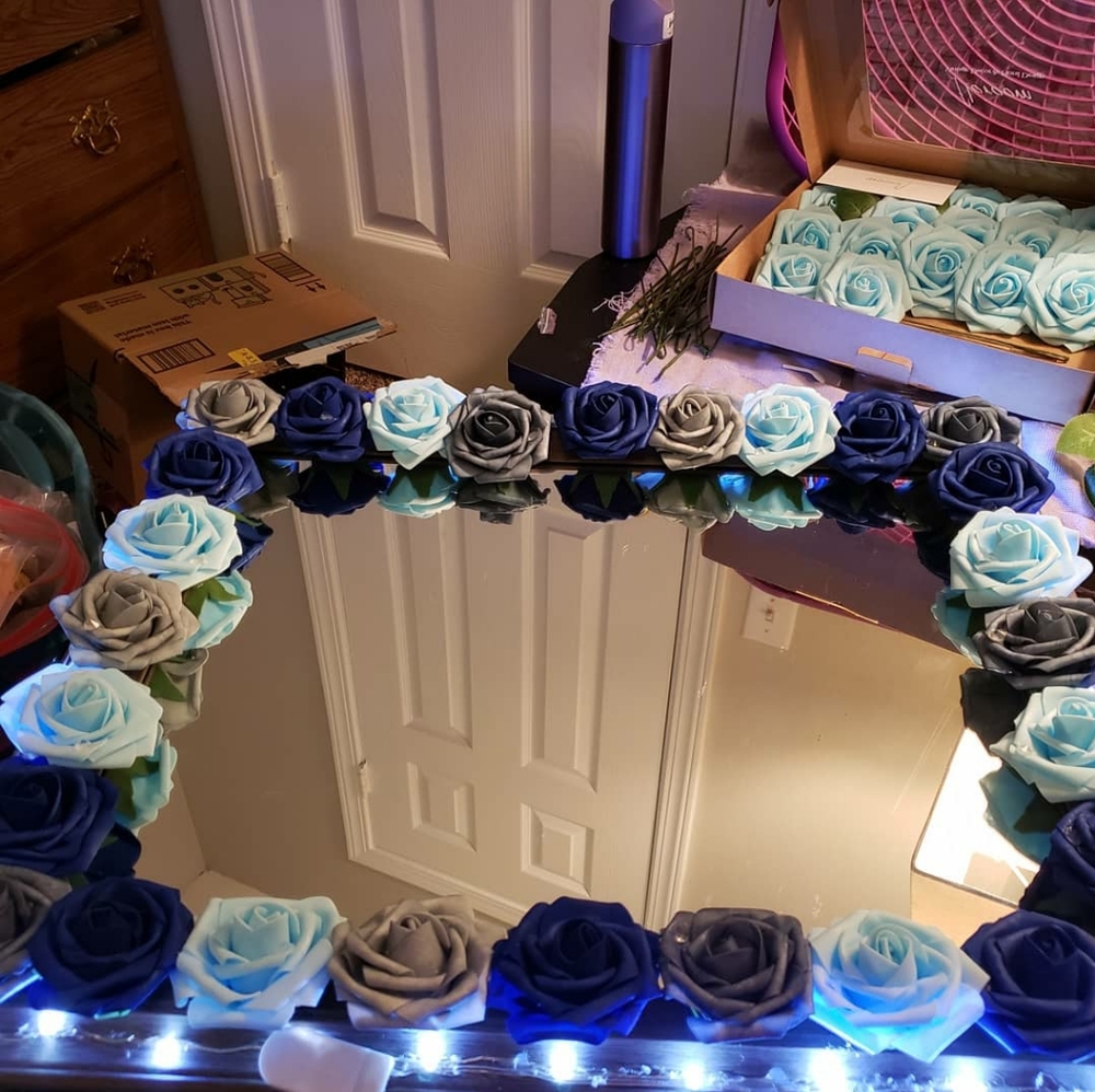 Flower mirrors with lights